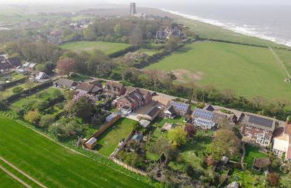 4 bed house 50 yards from the beach & lighthouse - Photo 33