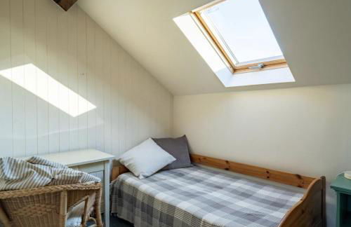 Pretty barn conversion in seaside village - Photo 6