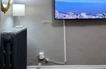 Whole House with Lake and Lift Bridge Overlook for 10 Guests - Foto 9