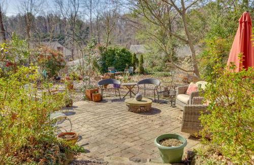 Unwind Fireside and Walk to Dtwn! Tyron Retreat - Foto 22