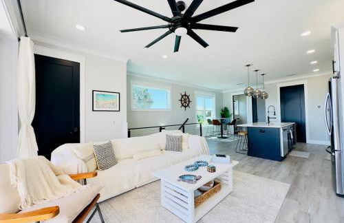 The C House - Photo 13