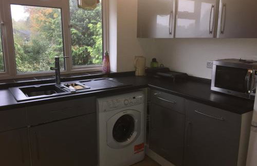 A Home from Home -2 Bed Flat & Free Driveway Parking - Foto 28