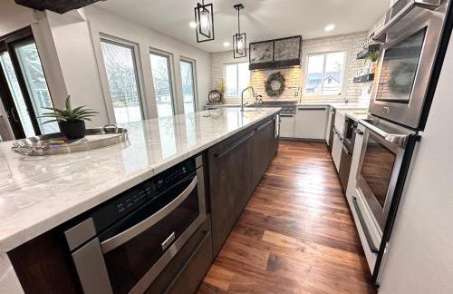 Cheerful 4 bedroom home w/ fireplace & game room - Foto 3