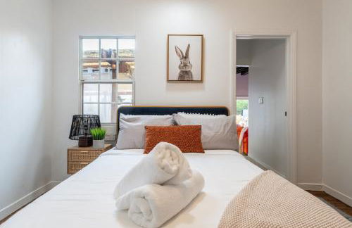 Angel&Rose Universal Hollywood Heated Pool House King Bed - Foto 12