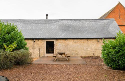 Charming Stone Cottage - Cotswolds Farm Stay - The Bullpen - Photo 40
