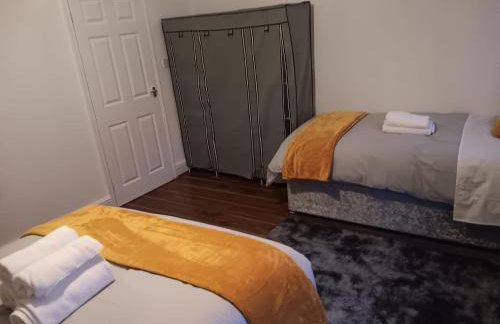 Comfortable Home From Home Bolton Central - Sleeps - 10 - Foto 19