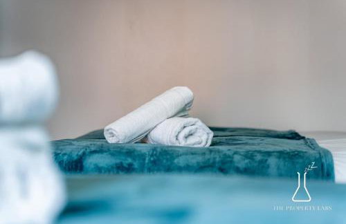 Luxury Birmingham City Centre Townhouse with BALCONY- Sleeps 10 - FREE Parking - Perfect for Contractors, Business Travellers, Families and other Groups - Near Bullring, Newstreet, Selfridges, NEC, NIA & Birmingham airport - Photo 26