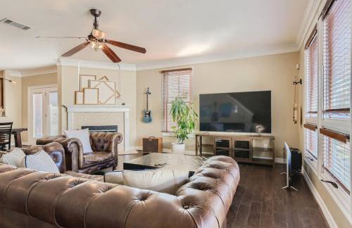 Warm Suburban 3BR Townhome near DT - Foto 1