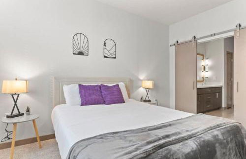 Cozysuites PHX RORO Gym Pool Pets Parking #13 - Photo 9