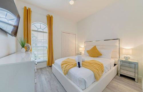 596 Modern 5 bed home overlooking beautiful golf course and conservation with Games room - Foto 43