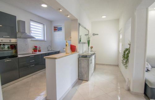 Villa Milena with heated pool and jacuzzi - Photo 37