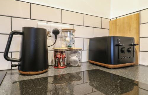 Hub House - Photo 13