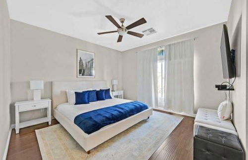 Stunning 4BR Getaway w Pool, Hot Tub, & Firepit - Foto 5