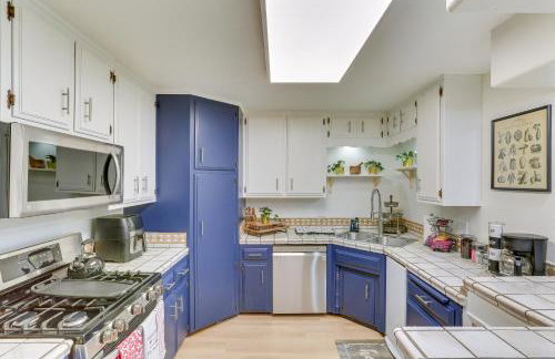 Crestline Home with Private Hot Tub Steps to Lake! - Foto 8