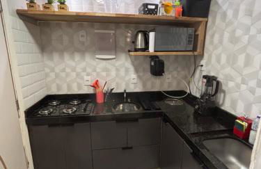 Kit pé na areia - Praia do Gonzaguinha - São Vicente - Wifi, TV e Ar condicionado - Foto 1