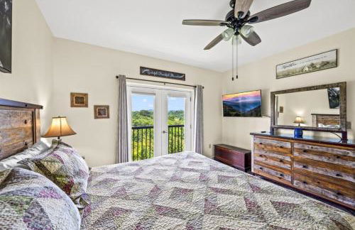 Smoky Mountain View Condo- Hot Tub, Indoor Pool, Walking Path, Playground - Foto 16