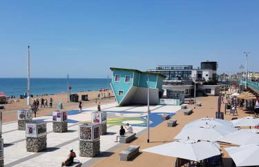 SEAFRONT SANCTUARY Beautiful Art Deco Apartment with Stunning City & Sea Views - Foto 25