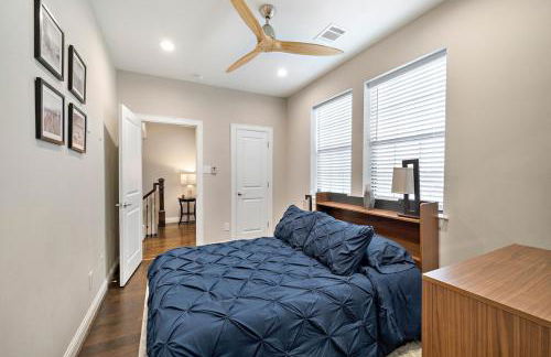 Modern Loft Unit with Patio at the Galleria - Foto 28