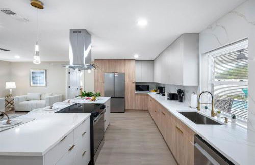 Luxe Getaway w Pool, Games & Fun Vibes - Foto 23