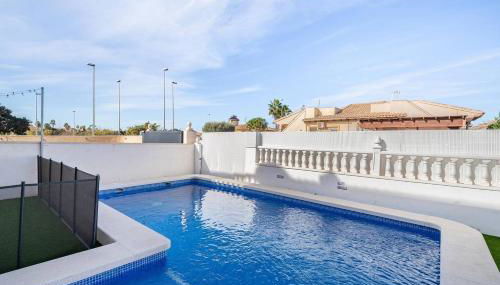 Luxury Villa - Large Private Pool - Cabo Roig Strip - Foto 2