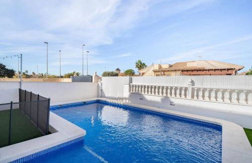 Luxury Villa - Large Private Pool - Cabo Roig Strip - Foto 2