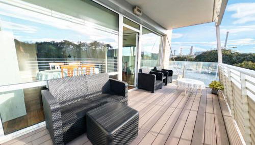 Bright 2 Bedroom Apartment with 2 Terraces Pool and Parking near Diagonal Mar Beach - Foto 3