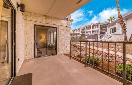 Bright Eastside 2BD 2BA Retreat w Pool and Parking - Foto 29