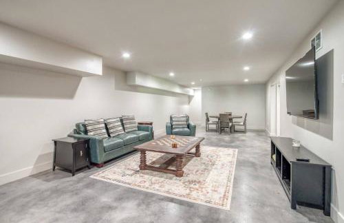 6BR Lakefront Private Dock & Bonfire Sleeps 12 - Foto 14