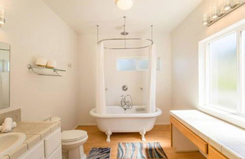 Cozy Oceanview! by OceanviewHotTubs Oceanfront! Shelter Cove, CA Tesla EV station - Foto 21