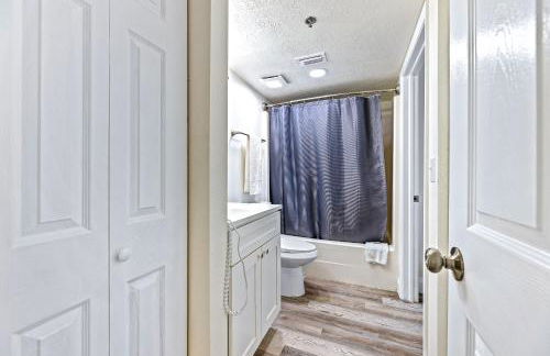 Ocean View with a beachfront pool at Ocean Trillium Condo ~ 304 - Foto 26