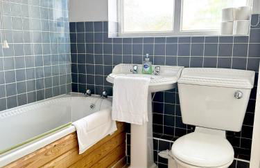 House number 12 sleeps up to 4 with Smart TVs in every room - Foto 17