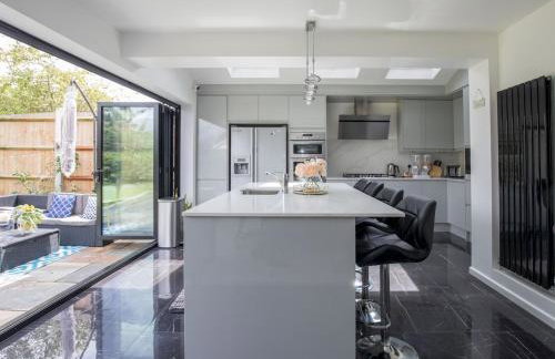 Gorgeous Family Home Near River Thames-Old Windsor - Pass the Keys - Foto 3