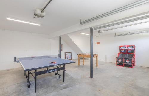 Hot Tub, Views & Game Room - 20 min to Downtown Asheville! - Foto 6