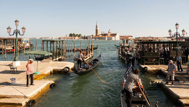 Venice Canals Gondola Ride Under the Bridge of Sighs - Foto 3