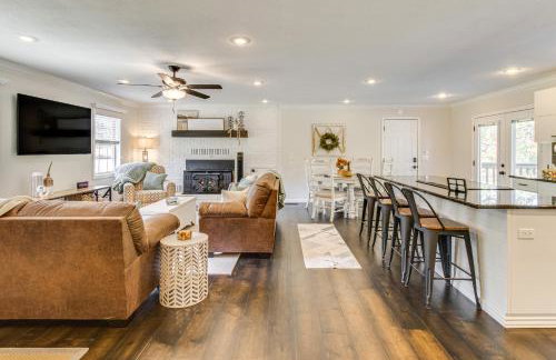 3 Mi to Lake House with Fire Pit in Mountain Home! - Foto 1