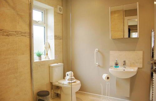 Sound of the Sea, beach front Bungalow with hot tub, in Tywyn - Foto 67