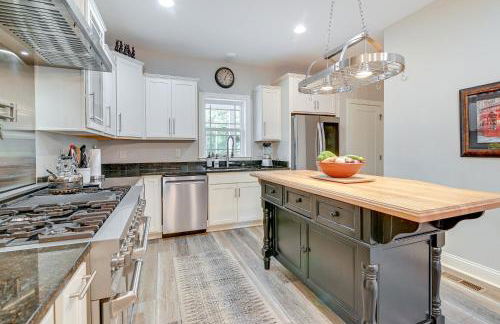 Expansive Georgetown Home with Decks and Fire Pit! - Foto 10