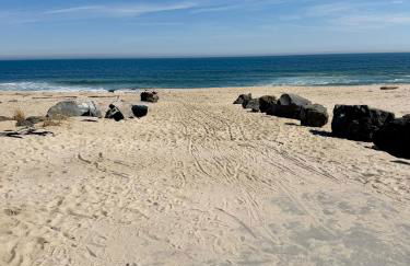 3BR Beach House | Fire Pit & Bar | Steps to Beach - Foto 58