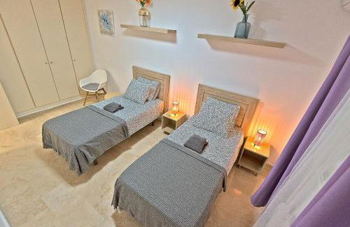 On Beach Deluxe Apartment with Pools and own Garden - Foto 26