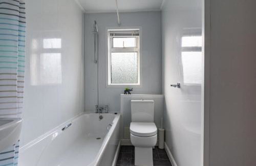 Chestnut House - Sleeps 4 - Pet friendly - Parking - Foto 3