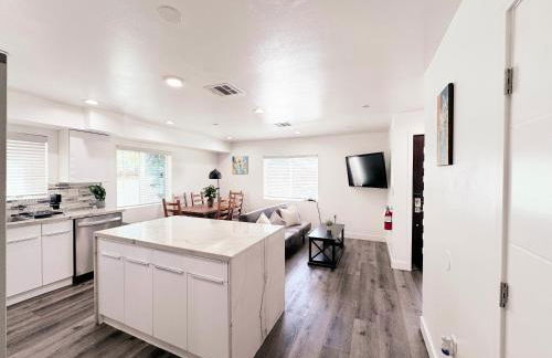 Cozy 3 BR Townhouse with Balcony - Photo 13