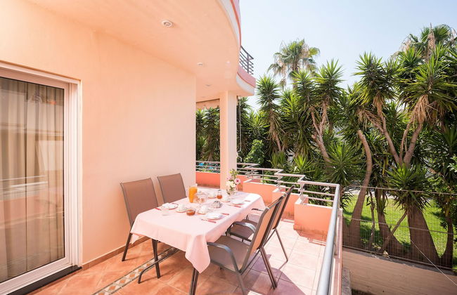 Steps to the Beach Spacious Home-Parking - Foto 1