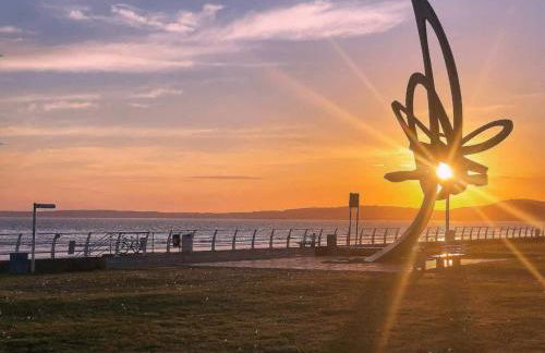 2 Bed Home Port Talbot - Perfect For Contractors & Families - Photo 30