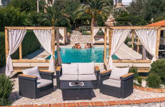 Apartments by the Beach with Pool and Lounge Beds - Miral Apartments - Foto 11