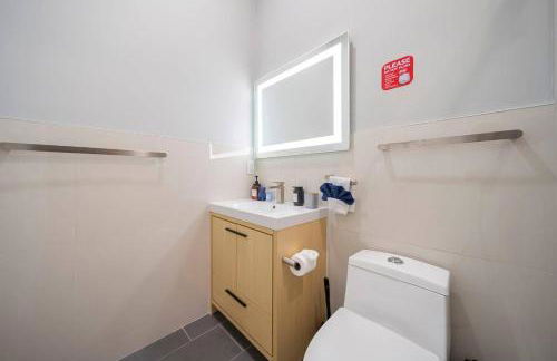 Luxury 3BR Condo | Mins to Manhattan - Foto 29