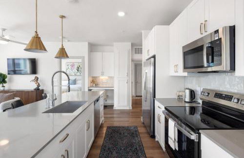 Bright Spacious 2BR 2BA Open Layout - Foto 35