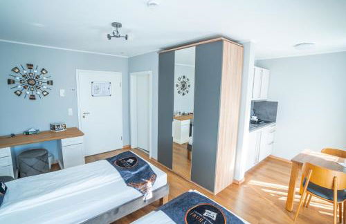 Boardinghouse City Home - Living - Photo 54