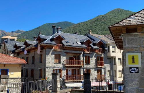 PLAZA centro - Photo 15