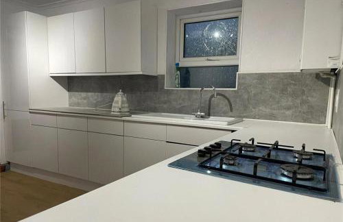 10 mins from Gatwick, jacuzzi, 8 persons - Foto 11