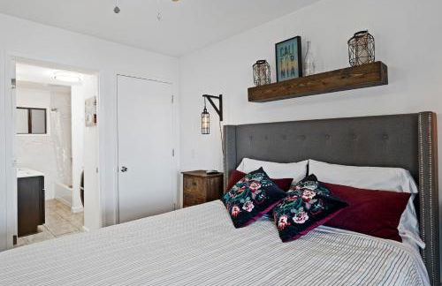 Lakefront, Private dock, ensuite-unit, King bed, Free EV charger, Boat Friendly - Foto 19